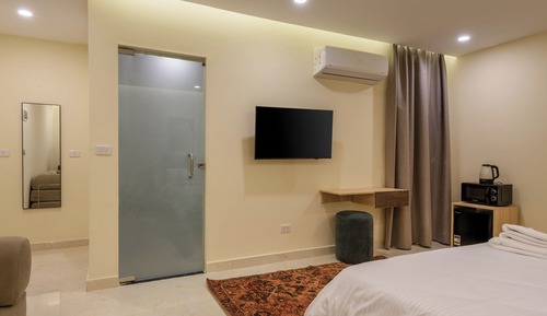 Double Room, 1 King Bed, Non Smoking, Private Bathroom