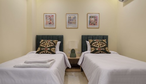Double Room, 2 Twin Beds, Non Smoking, Private Bathroom