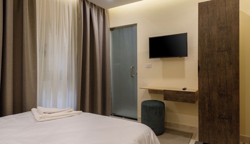 Double Room, 1 King Bed, Non Smoking, Private Bathroom