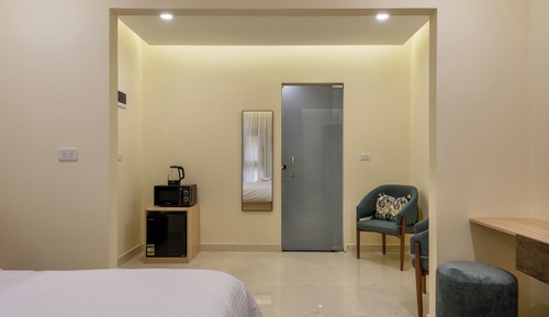 Double Room, 1 King Bed, Non Smoking, Private Bathroom