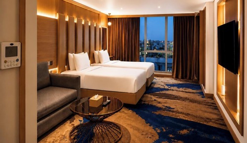 Deluxe Queen Suite