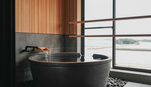 [Includes a semi-open-air hot spring bath] Japanese-Western Twin Room (46-51 sqm)