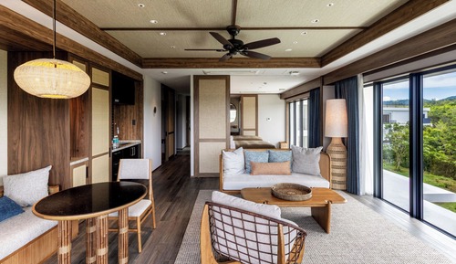 Corner Premium Suite with Lounge Access
