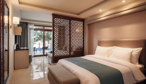 Junior Suite Swim-up Garden View