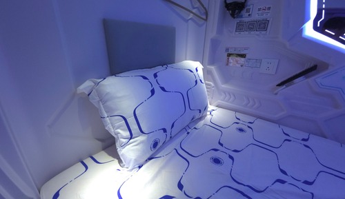 Mixed Single Capsule room, upper bed, Non-smoking