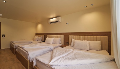 Panoramic Triple Room with Pyramids View