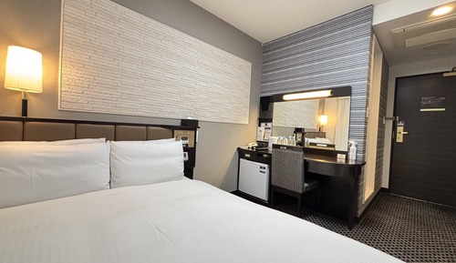 Double Room, Smoking