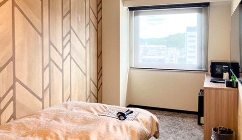 Single Room, Smoking