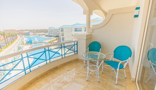 Family Suite Pool or Side Sea