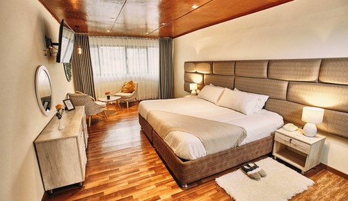 Deluxe Studio Suite, 1 King Bed