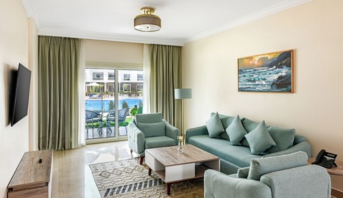 Deluxe Suite, Pool View