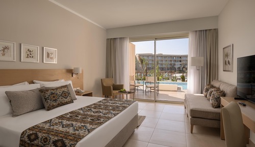 Family Room (Swim-up, Deluxe, Queen or Twin Bed)