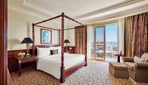 Executive Suite, 1 King Bed (Lounge Access, Golf or Pool View)