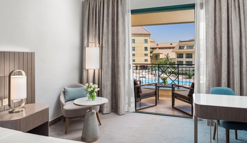 Deluxe Room, 1 King Bed, Pool View