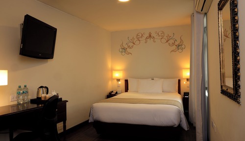 Standard Room, 1 Queen Bed, Non Smoking (Simple)