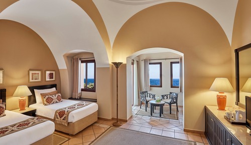 Deluxe Room, Sea View (Queen or Twin)