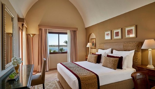 Junior Suite, 1 Queen Bed (Pool or Sea View)