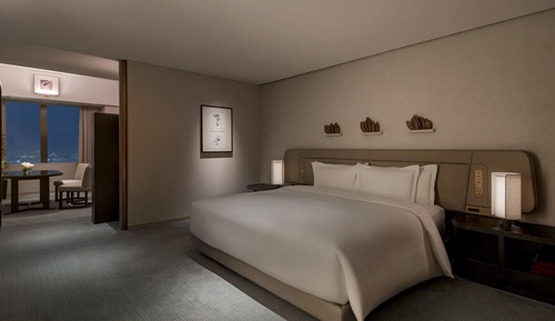 Suite, 1 King Bed (Ambassador)