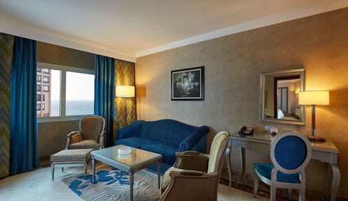 Suite, 1 King Bed, Sea View