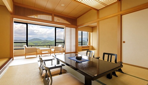 Family Room, Lake View