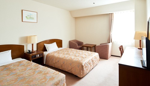 Twin Room, Smoking