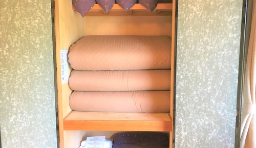 Japanese Room with private toilet  3-4 people