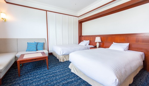 Premier Deluxe Twin (Club Lounge Access Included), Non Smoking