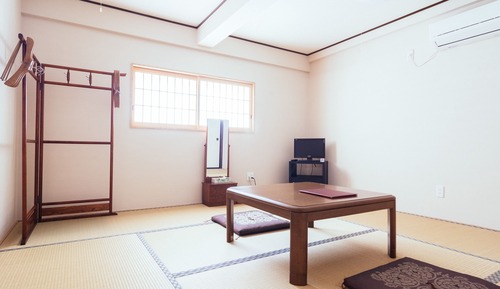 Standard Twin Room, Non Smoking, Shared Bathroom, No View
