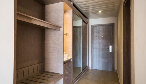 Superior Room (Queen or Twin, Partial Sea View)