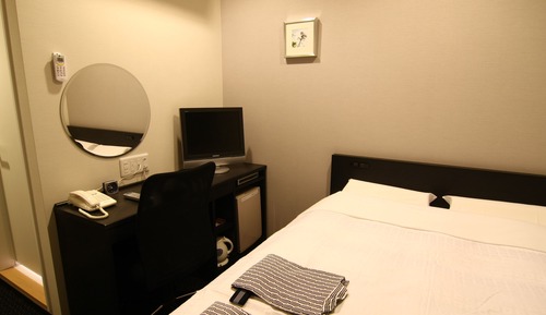Double Room, Smoking