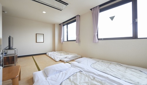 Japanese Style Room, Smoking