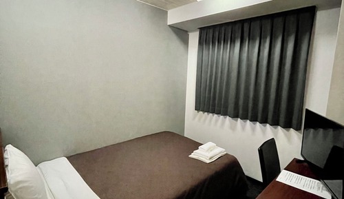 Semi-Double Room, Smoking