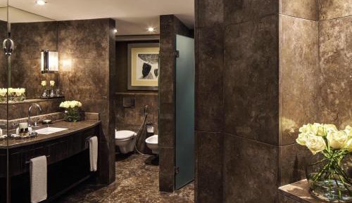 Fairmont Gold Signature Room- Lounge access