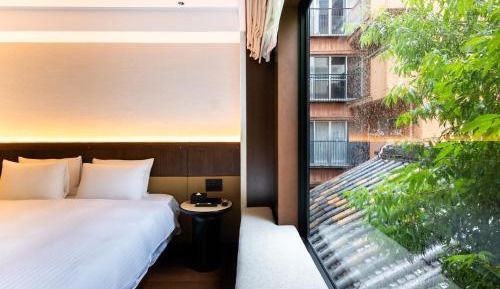 Deluxe King Suite