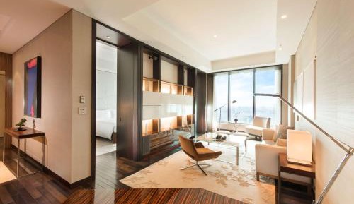 Deluxe King Suite with Bay View