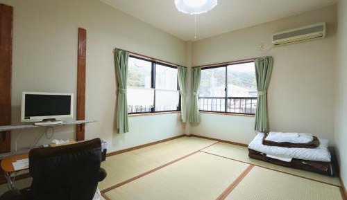 Standard Twin Room with Mountain View