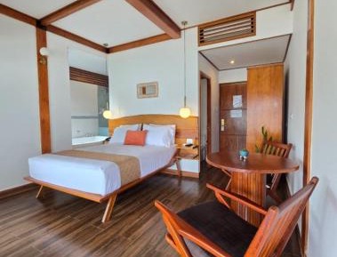 Queen Room with Pool View