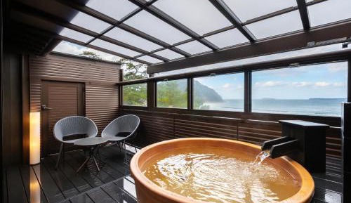 Japanese-Style Quadruple Room with Open-Air Hot Spring Bath, Ocean View【Fukujuso】【Hinagiku】
