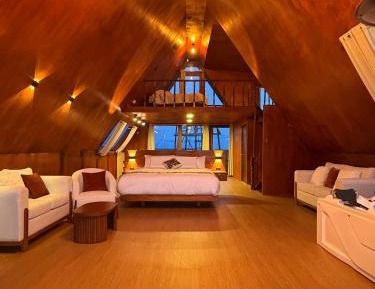 Deluxe Suite with Spa Bath