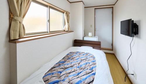 Corner Single Room - Non-Smoking