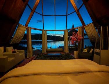 Suite with Lake View