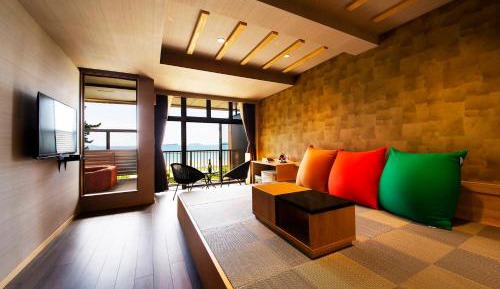 Room with Tatami Area and Open-Air Bath (Ocean View)