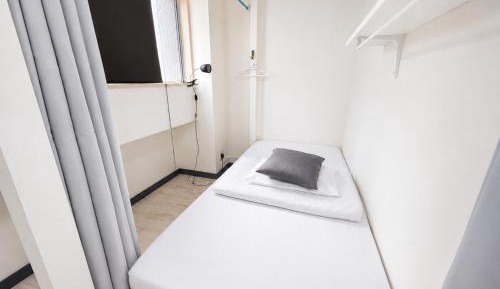 Single Bed in Mixed Dormitory Room