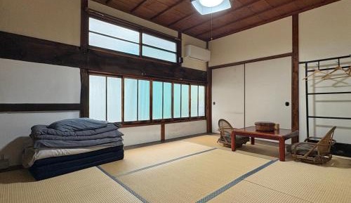 Economy Triple Room with Shared Bathroom
