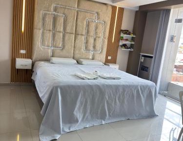 Deluxe Queen Suite