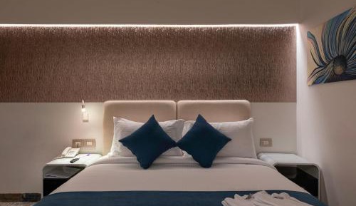 Standard King Room with Sofa Bed and Balcony