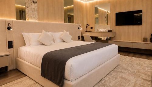Deluxe Queen Room