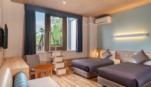 Standard Twin Room (With Private Dog Park) (With shower booth)