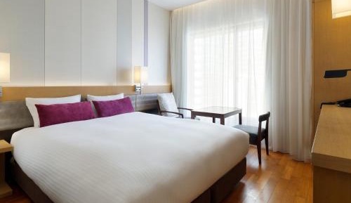 Standard Queen Room with River View - Non-Smoking