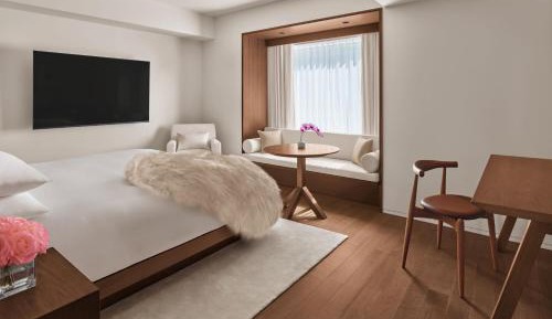 Deluxe King Room with City View
